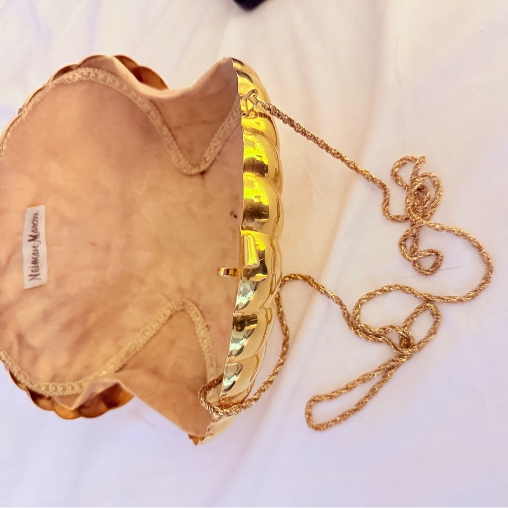 Clam Purse - Picture 2 of 4